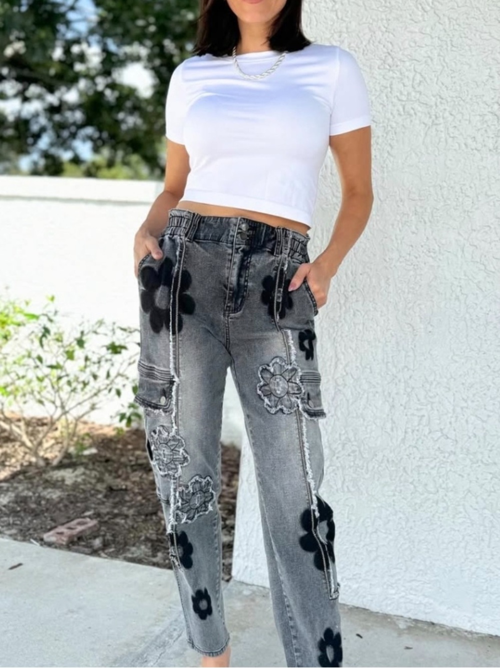 Oli and Hali X Bar Acid Wash Flower Patch Denim Black Jeans small Daisies Cargo